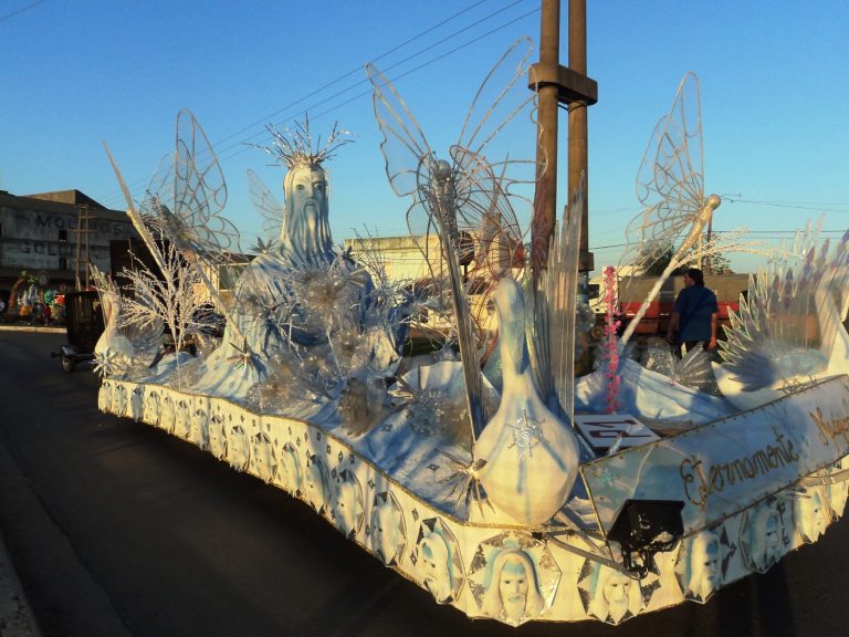 Tras 61 años la Fiesta Nacional de Carrozas Estudiantiles de Gualeguaychú se hace con maquetas
