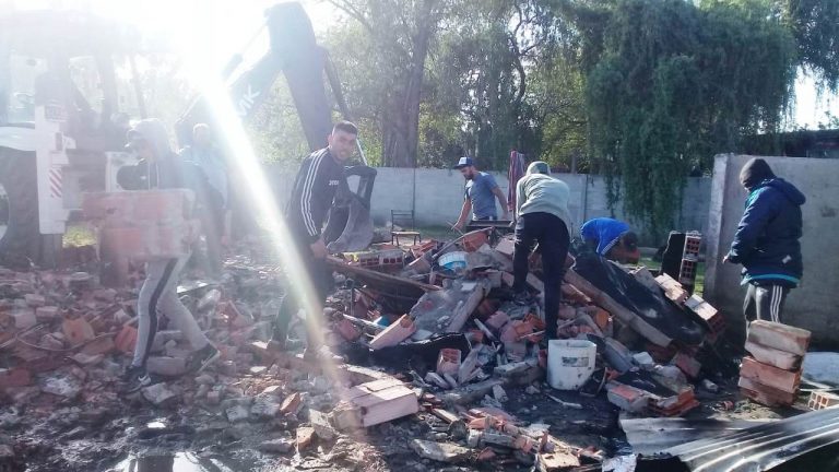 Fue total la destrucción de una vivienda donde además explotaron las paredes