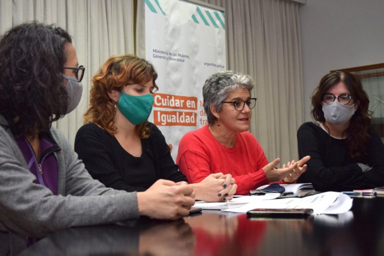 Cecilia Merchán: “Para transformar la distribución desigual de los cuidados tenemos que debatir, deconstruirnos y volvernos a construir”