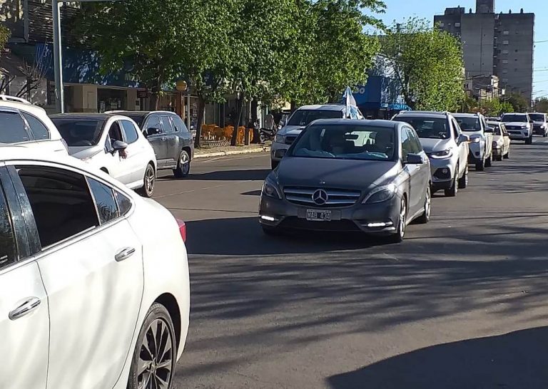 Vecinos de Nueve de Julio se movilizaron por el centro de la ciudad