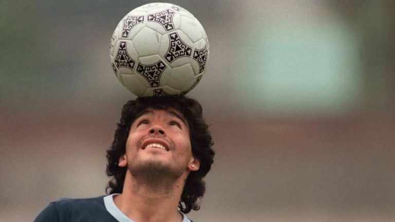 Diego Maradona celebra sus 60 años y enciende el fútbol