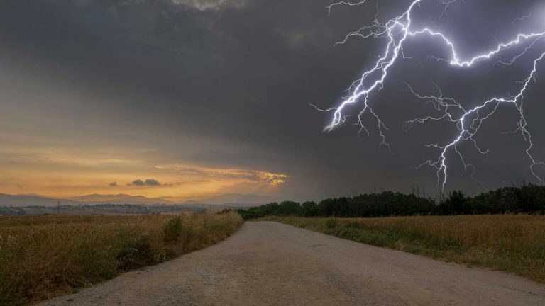 Alertas por lluvias y tormentas para más de 50 distritos bonaerenses
