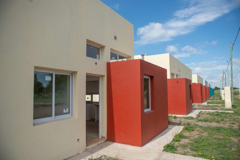 Kicillof: “Construir viviendas es crear trabajo y reconocer los derechos de las y los bonaerenses”