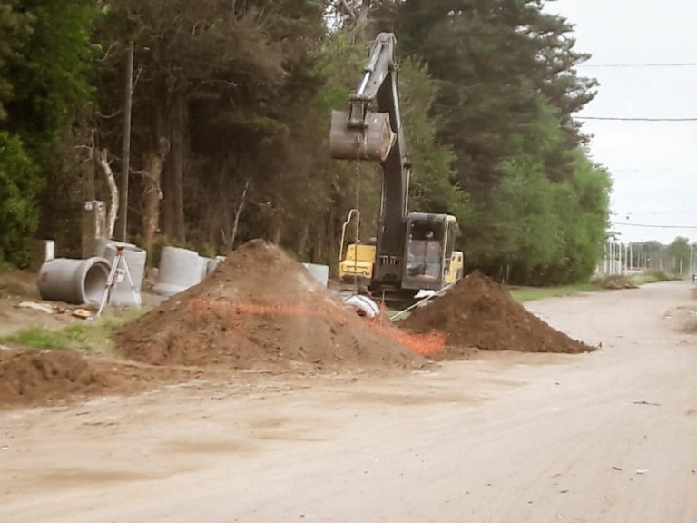 Obras de desagües pluviales se hacen en el Barrio ‘El Santo’