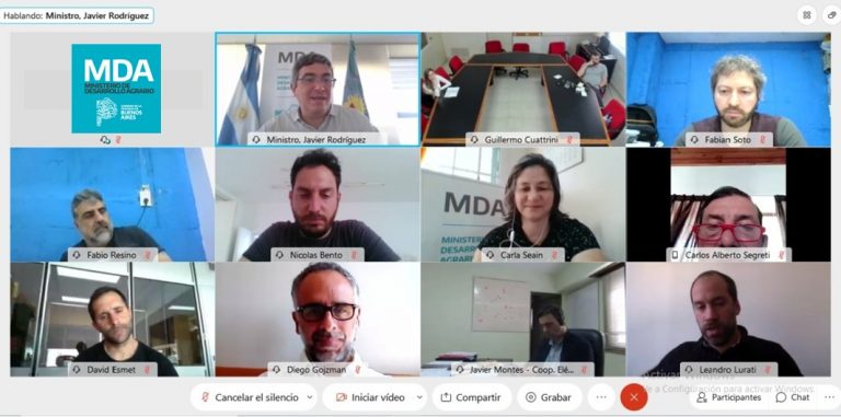 Se distribuyeron fondos a cooperativas para ser destinados a mejorar la conectividad rural y la producción tambera