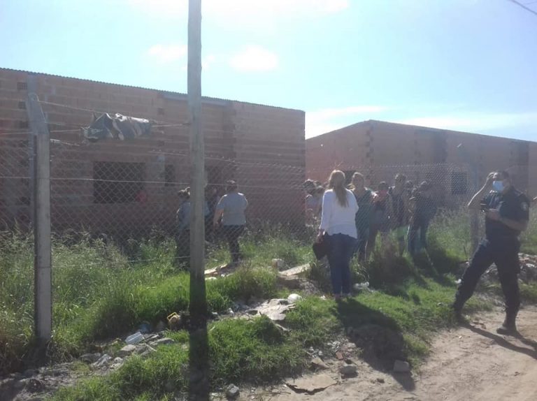 Unas 8 familias ocuparon un barrio en construcción en Carlos Casares