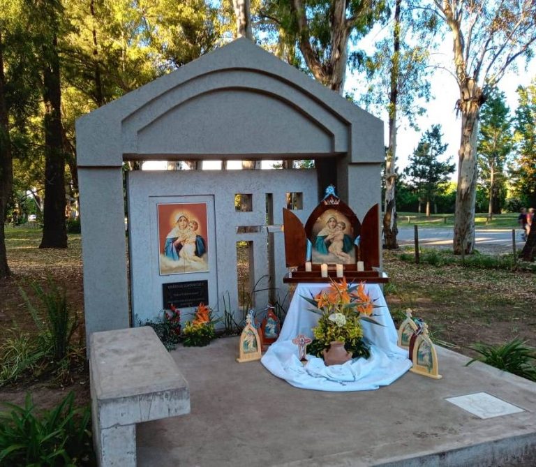 La Ermita es un lugar de Gracia donde la Virgen está presente
