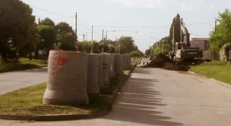 Se ejecutan obras de desagüe para el barrio “El Santo”