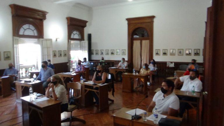 La Asamblea de Mayores Contribuyentes reguló la nueva tarifa del estacionamiento entre otros tributos comunales