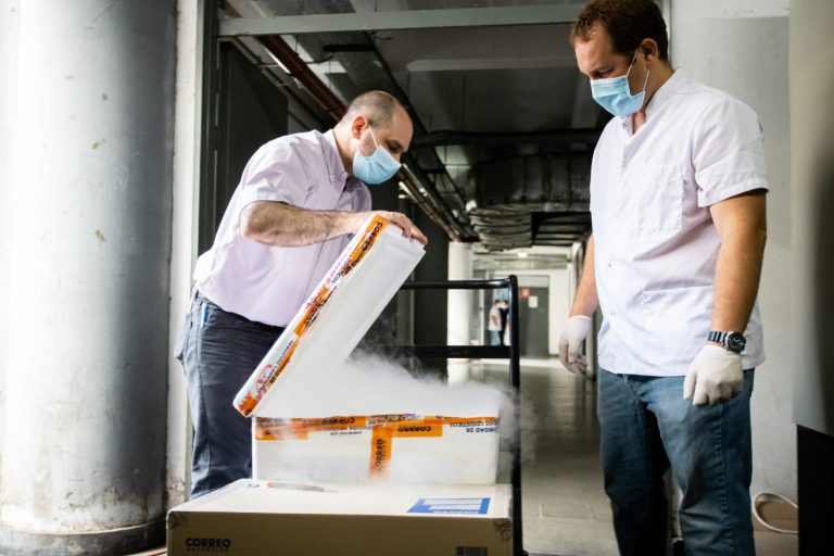 El Hospital Julio de Vedia de Nueve de Julio comienza a vacunar al personal de salud de terapia intensiva