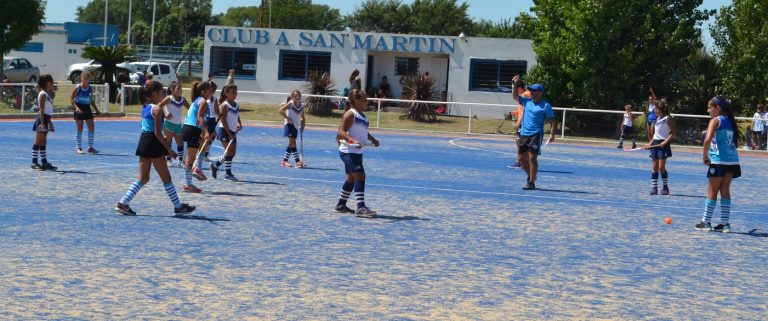 El Club San Martín inaugura una Cancha de Hockey