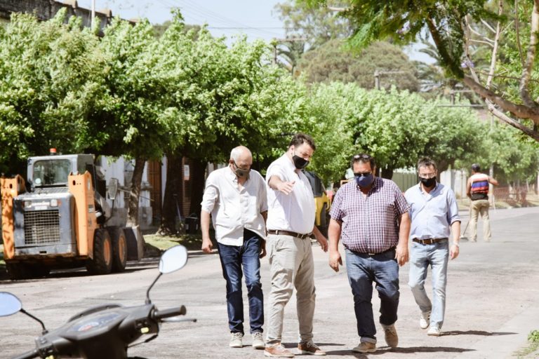Mariano Barroso visitó Facundo Quiroga y recorrió las obras de bacheo