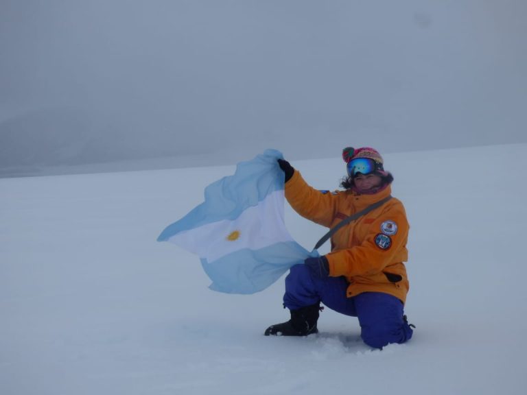 Una nuevejuliense viaja al Continente Blanco para capacitarse en la Base Orcadas