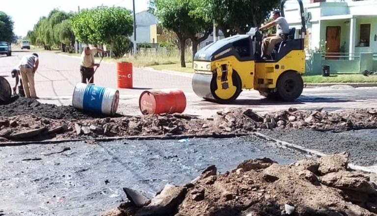 Siguen las obras de bacheo en Facundo Quiroga