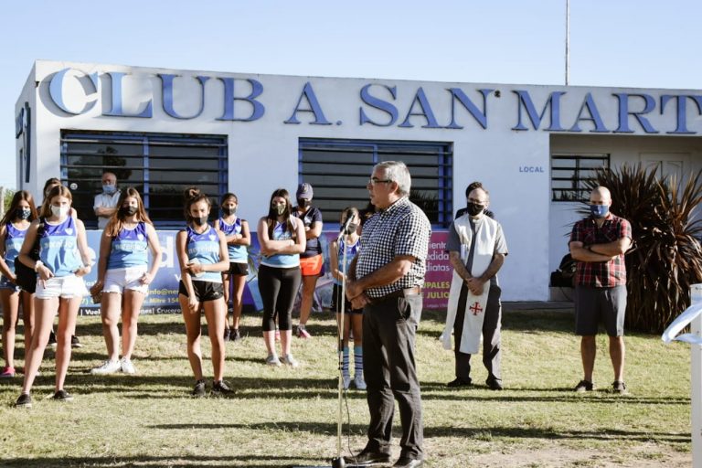 El Club San Martín inauguró una cancha de hockey