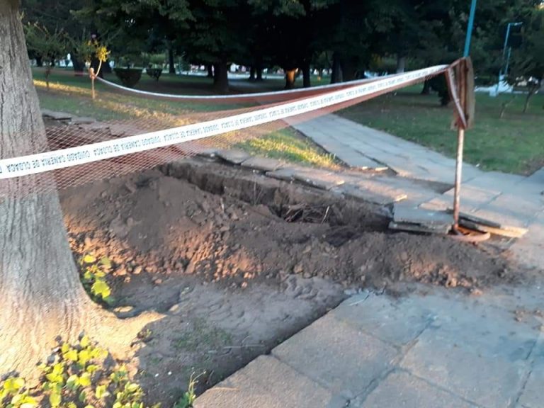 En Dudignac se recambian los baldosones de la Plaza San Martín