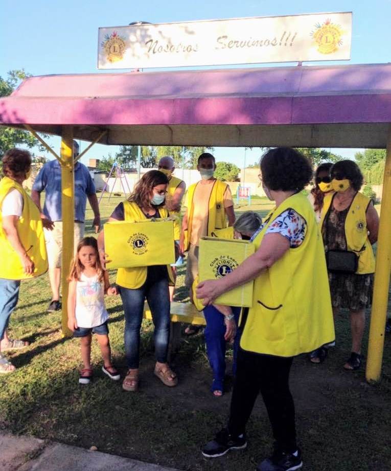 Golosinas para niños en la Plazoleta ‘Leones 9 de Julio’