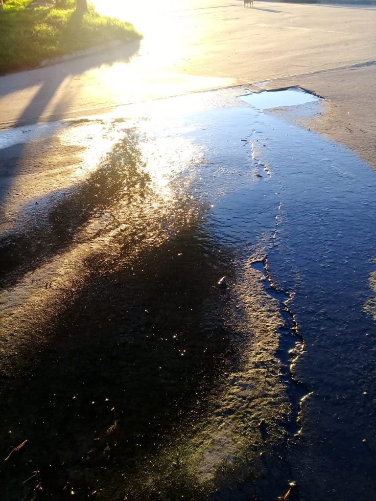 Quejas de vecinos por cloaca rebasada