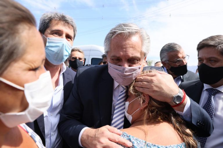 El Presidente recorrió en San Juan las zonas afectadas por el violento sismo que sacudió a la provincia