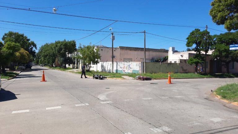 Chocan dos motos y fallece la conductora de una de ellas