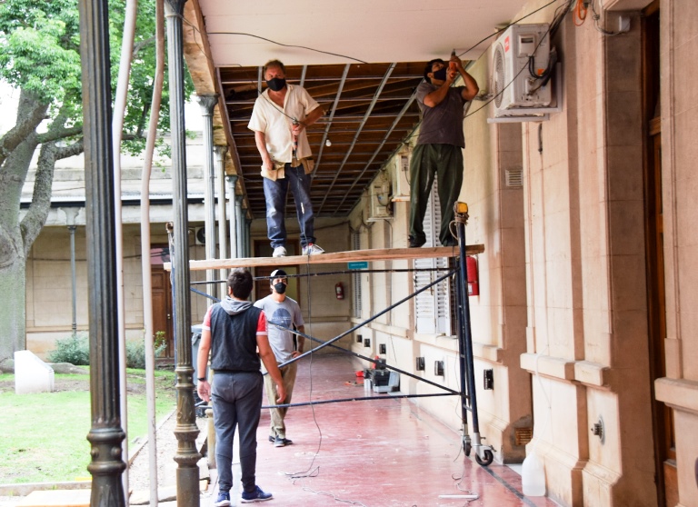 Se realizan tareas de mantenimiento en el Palacio Municipal