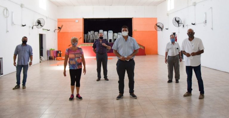 Mariano Barroso entregó un subsidio al Centro de Jubilados de Facundo Quiroga