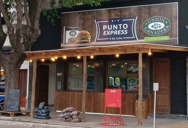 Punto Express: El número 806 es el favorecido del combo que se sorteó ante la inauguración del local