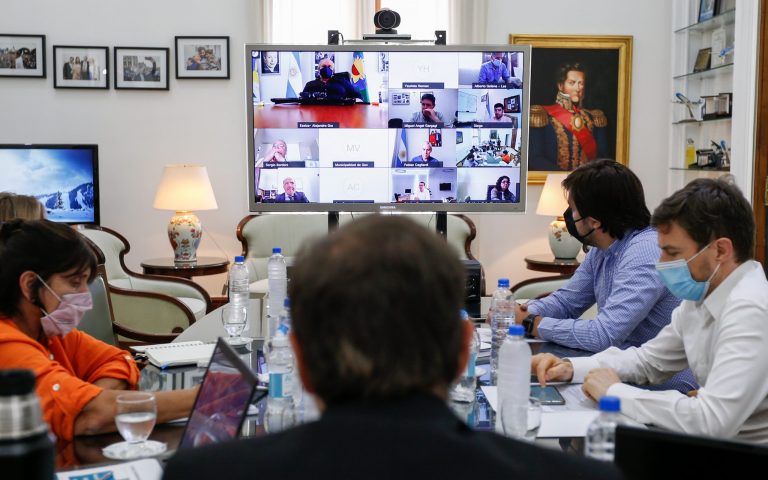 Kicillof: “La vacunación masiva será la única forma de terminar con el coronavirus”