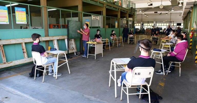 “Por improvisación del gobierno muchos chicos no volverán a las aulas”