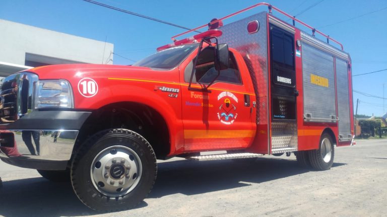 Facundo Quiroga celebra un logro de Bomberos Voluntarios