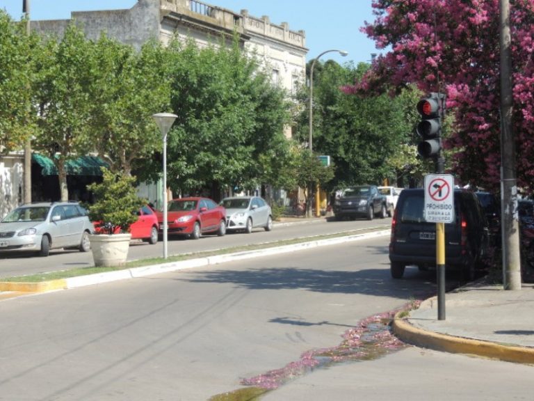 Tener cuidado en la esquina de Avda Vedia y La Rioja de Nueve de Julio