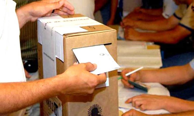El Gobierno convirtió en ley la convocatoria a las PASO y a las elecciones legislativas