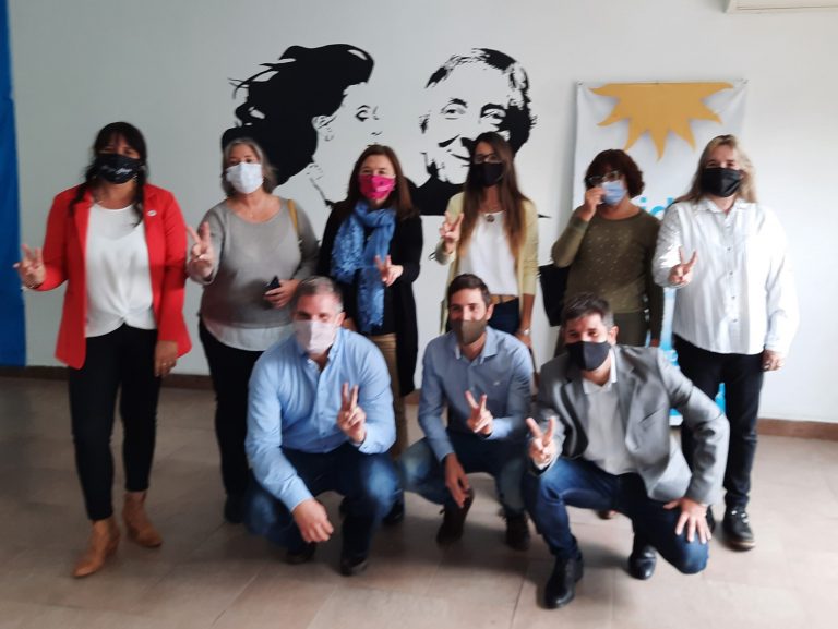 Se le dio seguridad a familias al entregarles las escrituras de sus viviendas