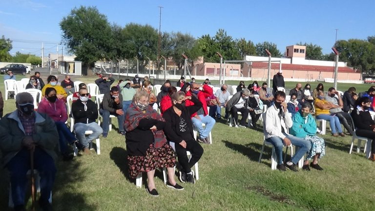 Noventa y tres familias recibieron las Escrituras de sus viviendas las cuales están protegidas con el ‘Bien de Familia’