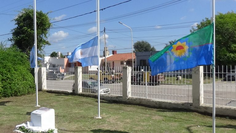 En el Hospital Julio de Vedia se plantaron tres arboles en memoria de nuevejulienses desaparecidas en el Gobierno de Videla