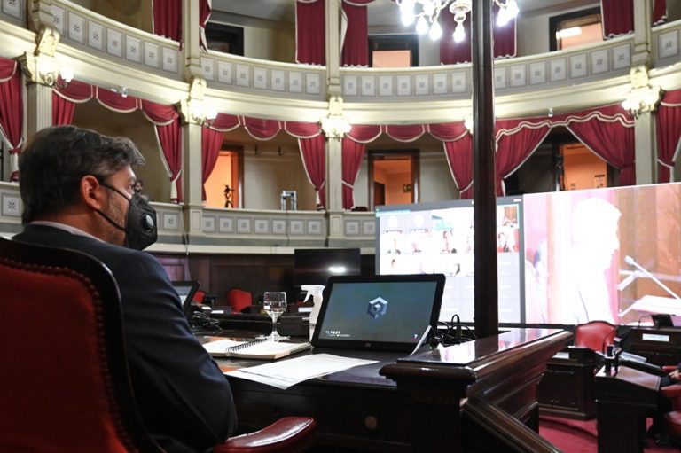 Carlos Bianco presentó el informe del Ejecutivo ante la Bicameral de la Legislatura