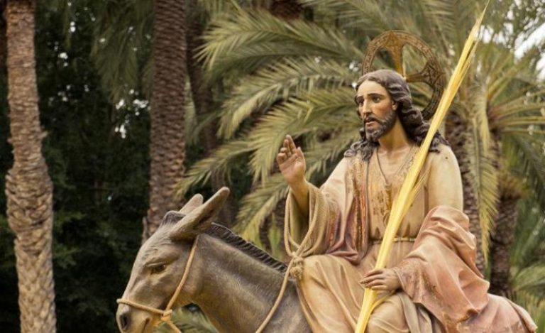 Se recuerda la entrada de Jesucristo en Jerusalén aclamado por una multitud