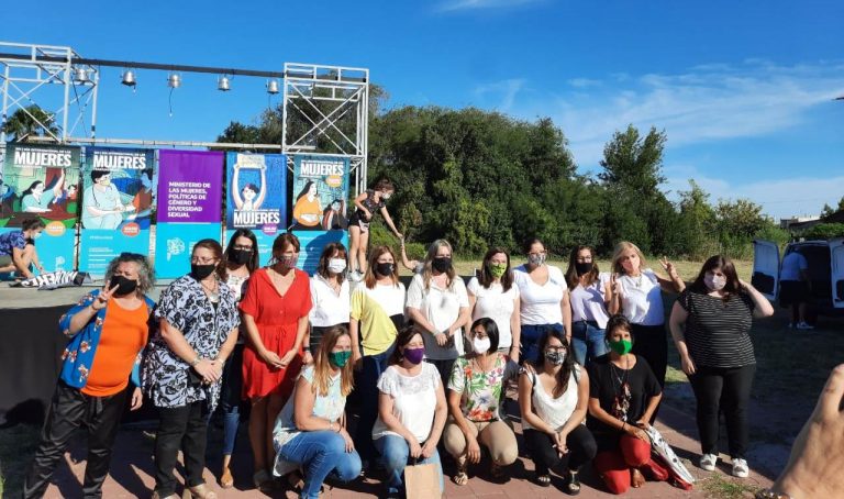 Nuevejulienses en la conmemoración del Día de la Mujer en Henderson