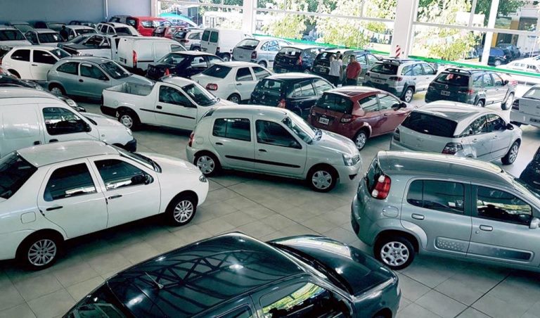 La Defensoría de la provincia demandó a las automotrices por fraude