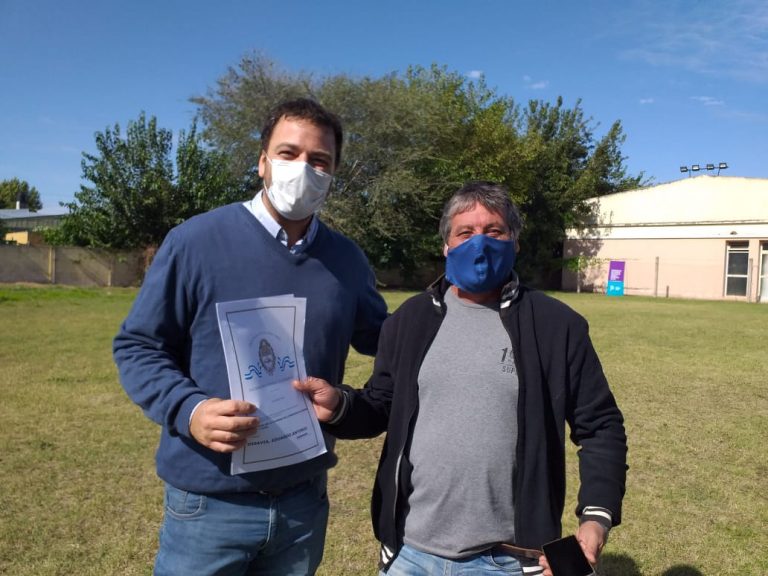 Convecino de Facundo Quiroga recibe su Escritura tras 30 años de espera