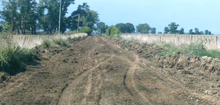 Trabajos en caminos rurales del partido