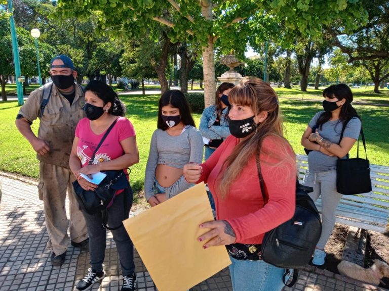 Veintidós familias denuncian haber sido estafadas por un vecino de Barrios Unidos al venderles terrenos municipales