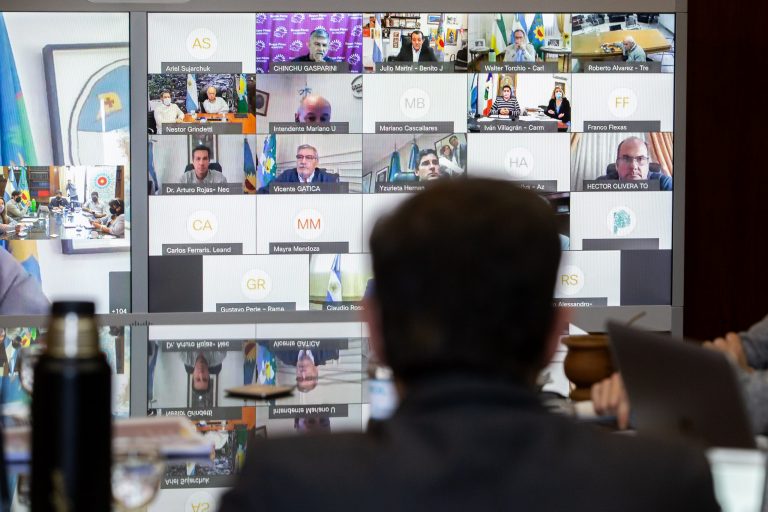 Axel Kicillof se reunió con intendentes para analizar las próximas medidas