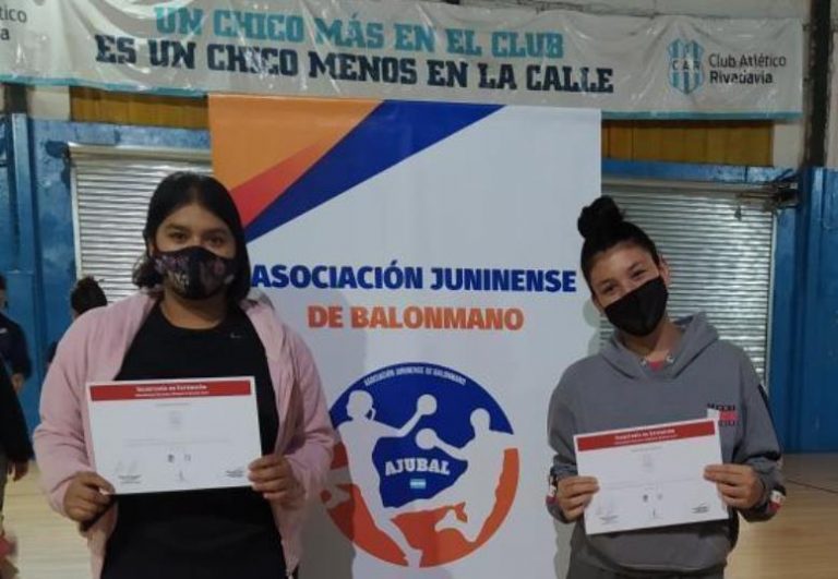 Jugadoras de handball nuevejulienses hicieron una clínica de arbitraje en Junín
