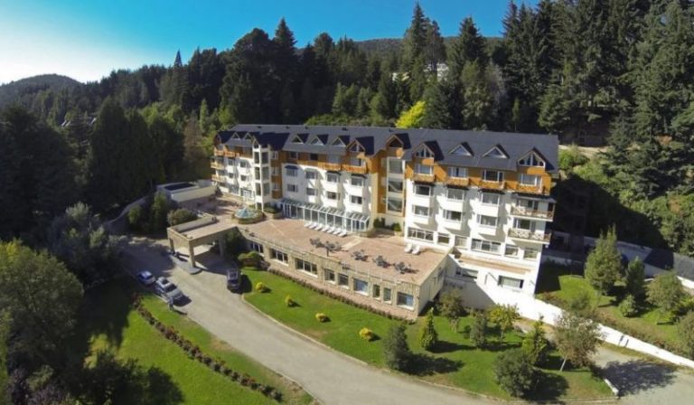 Cinco estudiantes secundarios están acusados de querer matar a otro en pleno viaje de egresados