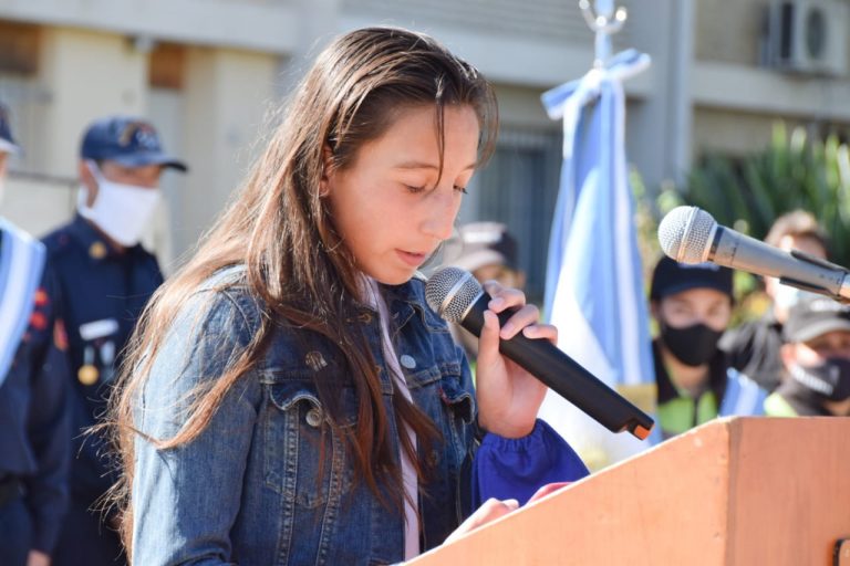 ‘Con La Carta De Un Soldado’ es el mensaje de una adolescente de 14 años que emocionó en el Acto de Malvinas