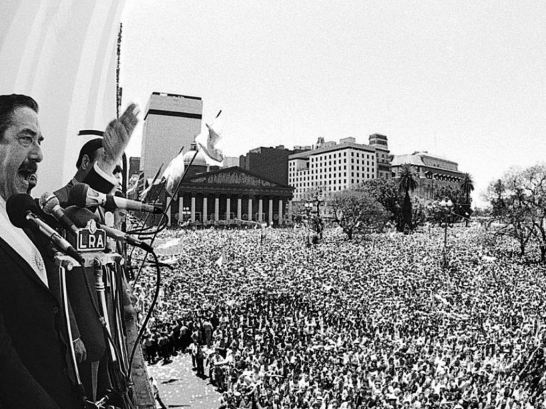 A 36 años del mensaje de Raúl Alfonsín “en defensa de la democracia”