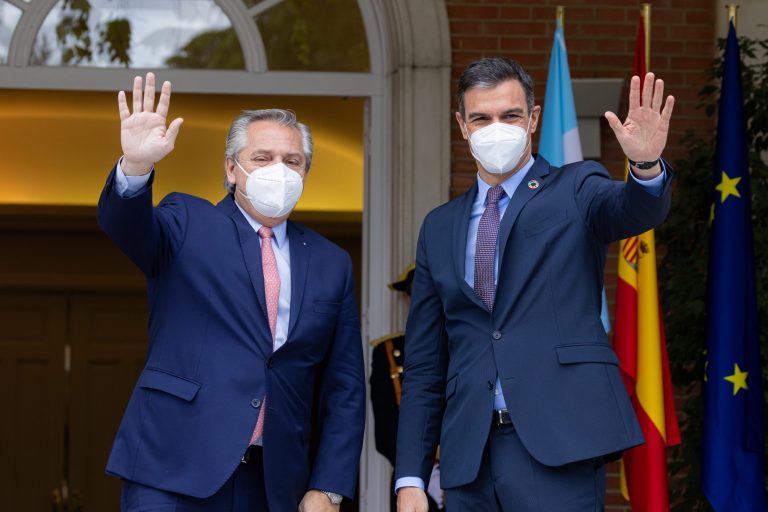 Alberto Fernández se reunió con el Rey Felipe VI de España y con el presidente Pedro Sánchez que anunció una visita a la Argentina
