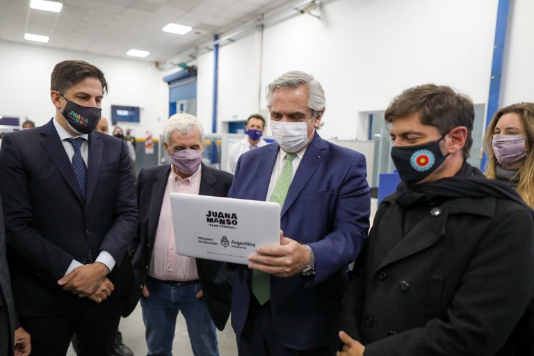 El Presidente anunció la entrega de netbooks a estudiantes