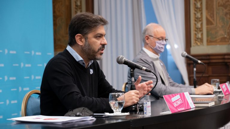 Carlos Bianco: “Seguimos trabajando para tener todas las vacunas”
